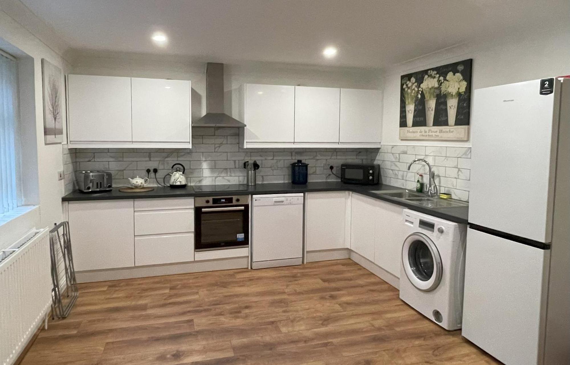 1 Fitzhamon Embankment Apartments Opposite Principality Stadium - Long Stay Offer Cardiff Exterior foto